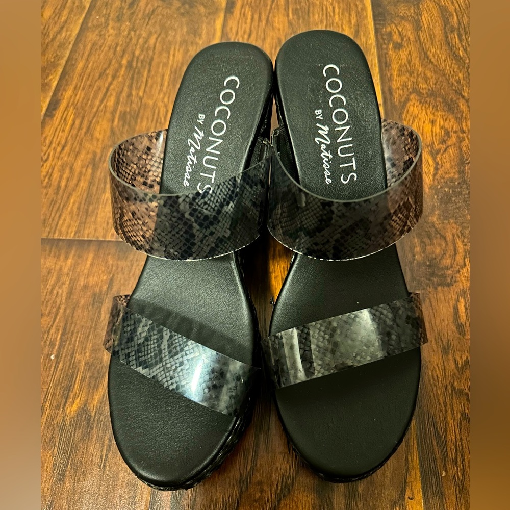 Black snake skin print cushioned wedges Coconuts by Matisse 5”